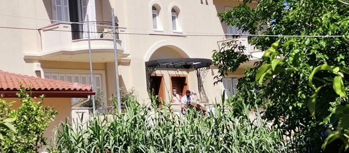 Έγκλημα στα Γλυκά Νερά - Ο πιλότος έπνιξε με τα χέρια του τον σκύλο και τον κρέμασε στην σκάλα